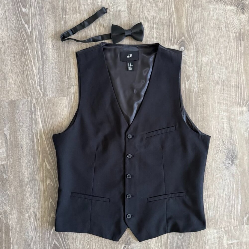 H&M Men's Black Dress Formal Vest & Clip-on Bow Tie Set - Size 44R (EUR 54)
